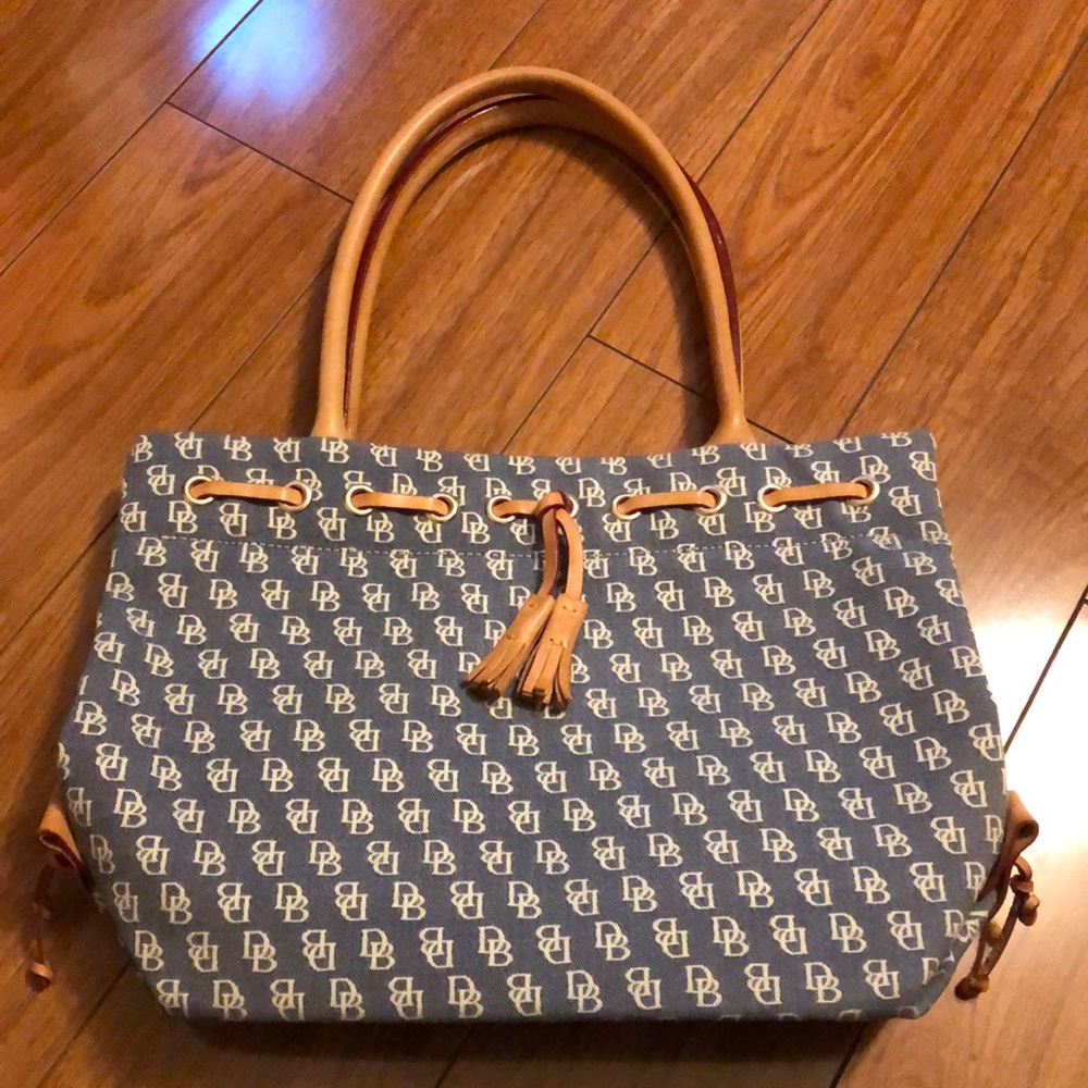 Dooney & Bourke Tote